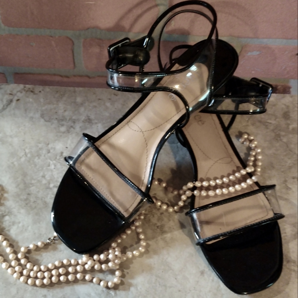 Women's size 11M  J.Renee Shoes ( J. Renee )